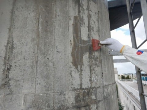 煙突外面のひび割れ補修