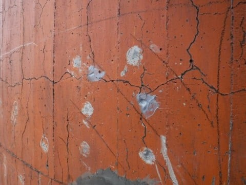 煙突外面のひび割れ補修