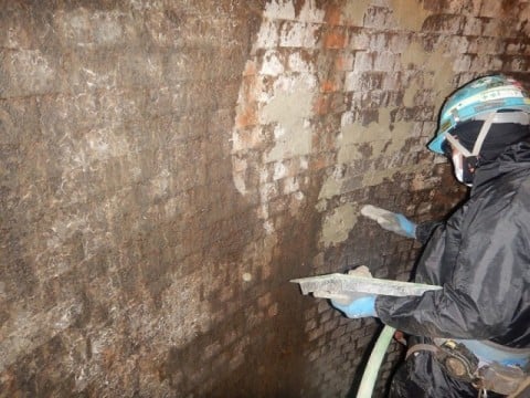 煙突内部煉瓦ひび割れ部応急処置1